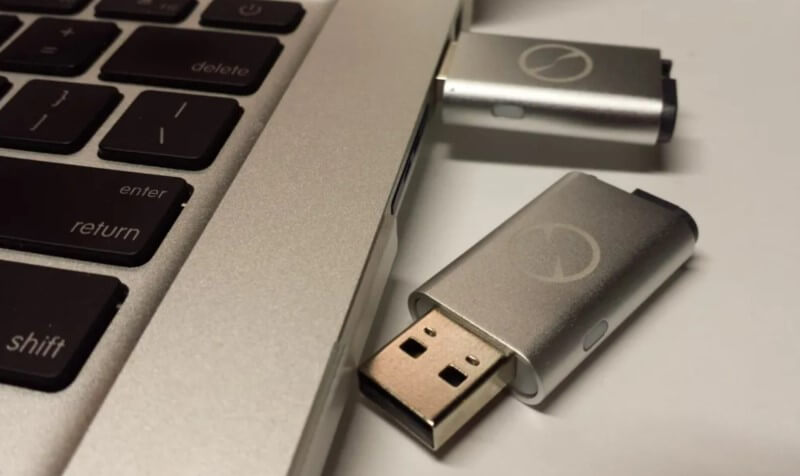 Người dùng cần vệ sinh cổng USB