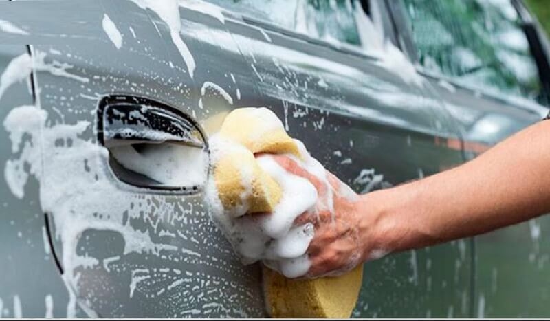 Làm vệ sinh sạch sẽ xe ô tô