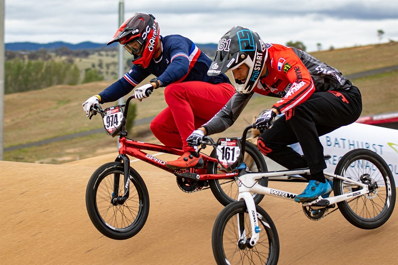 Xe đạp BMX kink