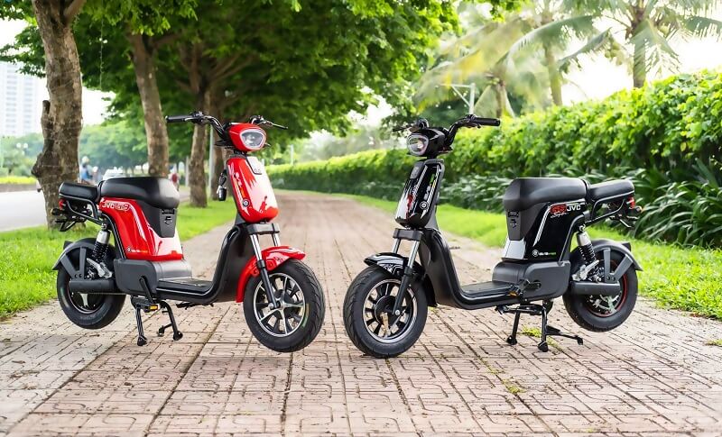 So sánh ưu nhược điểm của xe đạp điện và xe máy 50cc