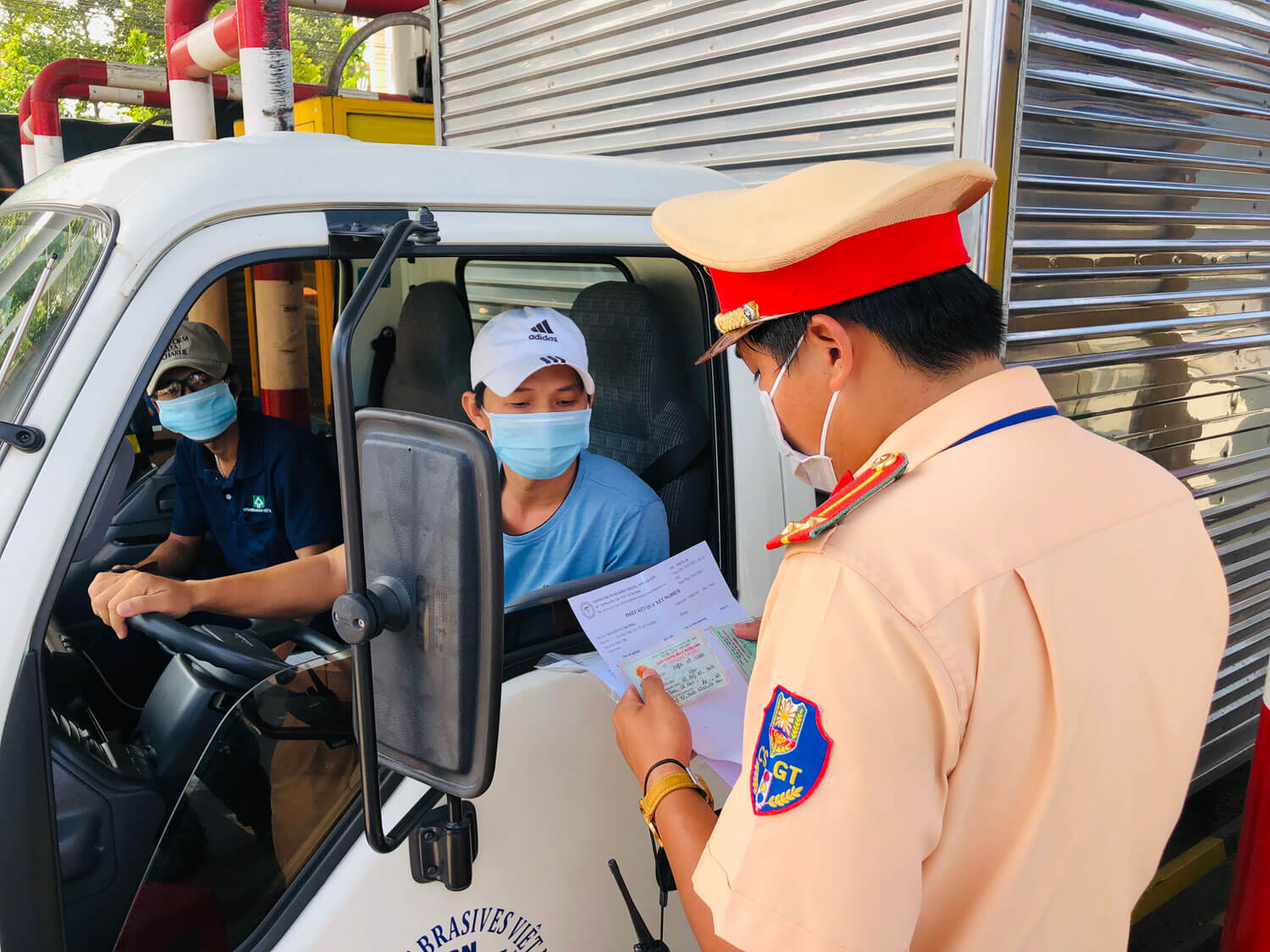 Tại sao xe tải lưu thông cần sổ nhật trình?