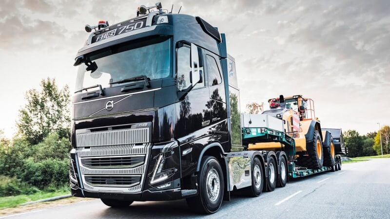 Xe quá tải trọng gây nguy hiểm cho chính tài xế