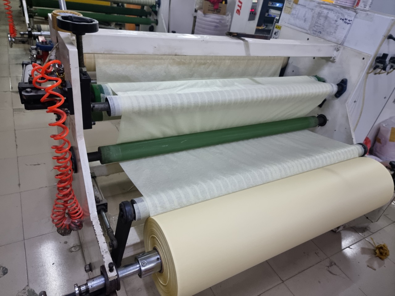 Chuyên sx và phân phối các mặt hàng băng keo, màng PE