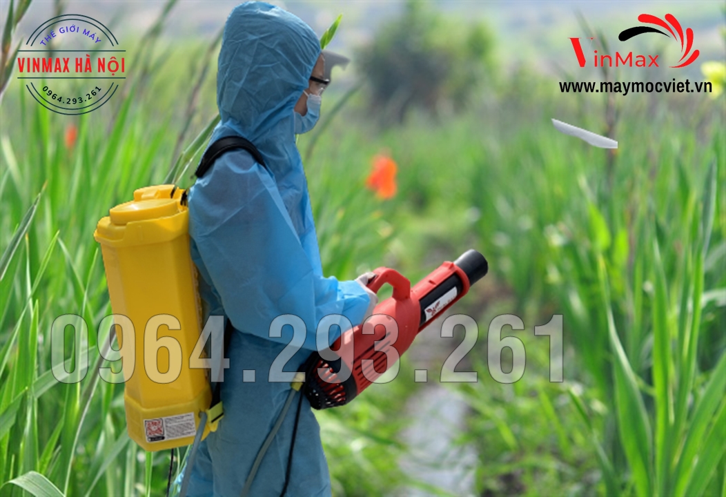 Máy phun thuốc phòng trừ sâu bệnh cho hoa lây ơn đón Tết