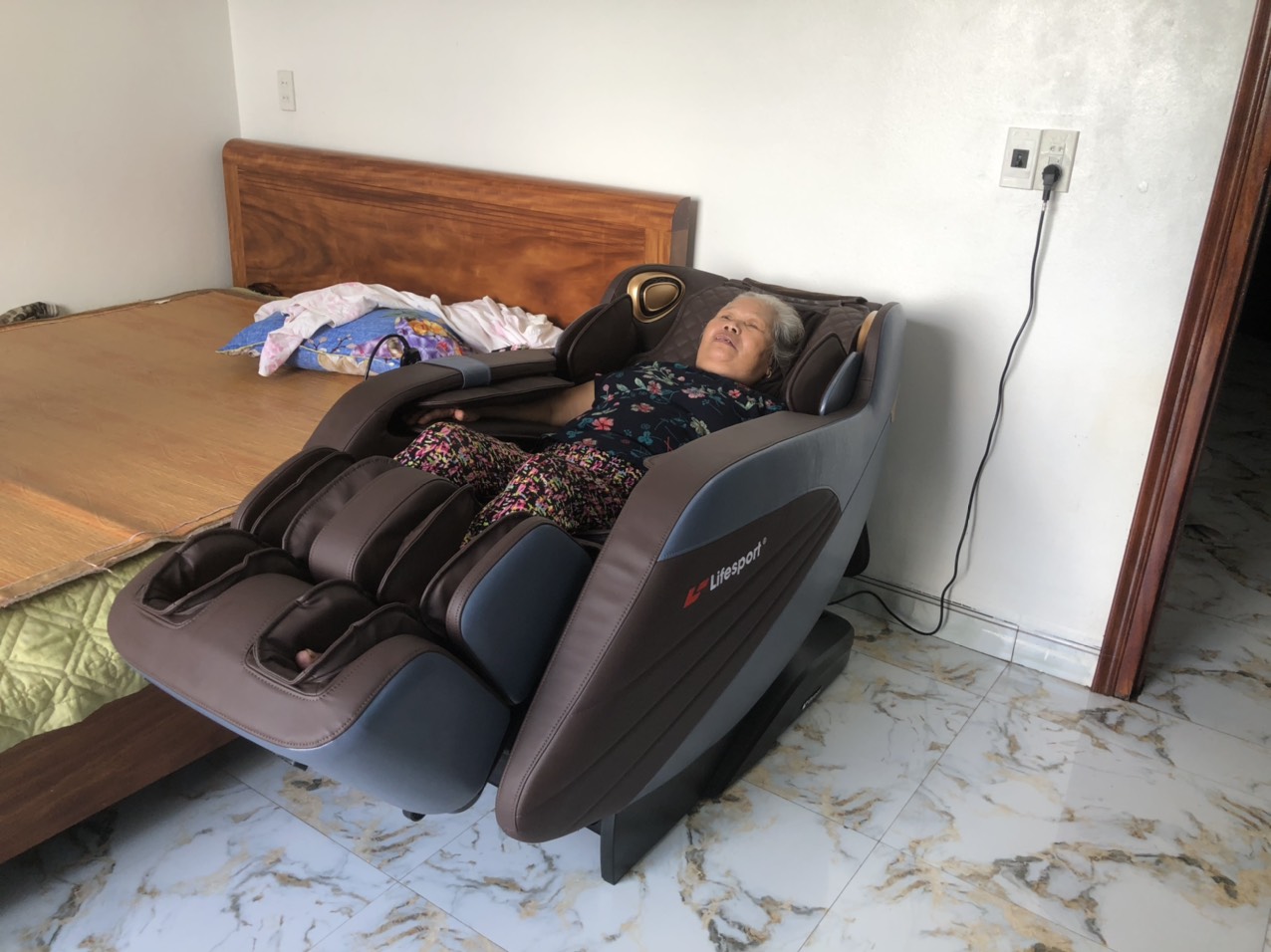 Vững Vàng Sức Khỏe  với Ghế Massage Lifesport LS-2900