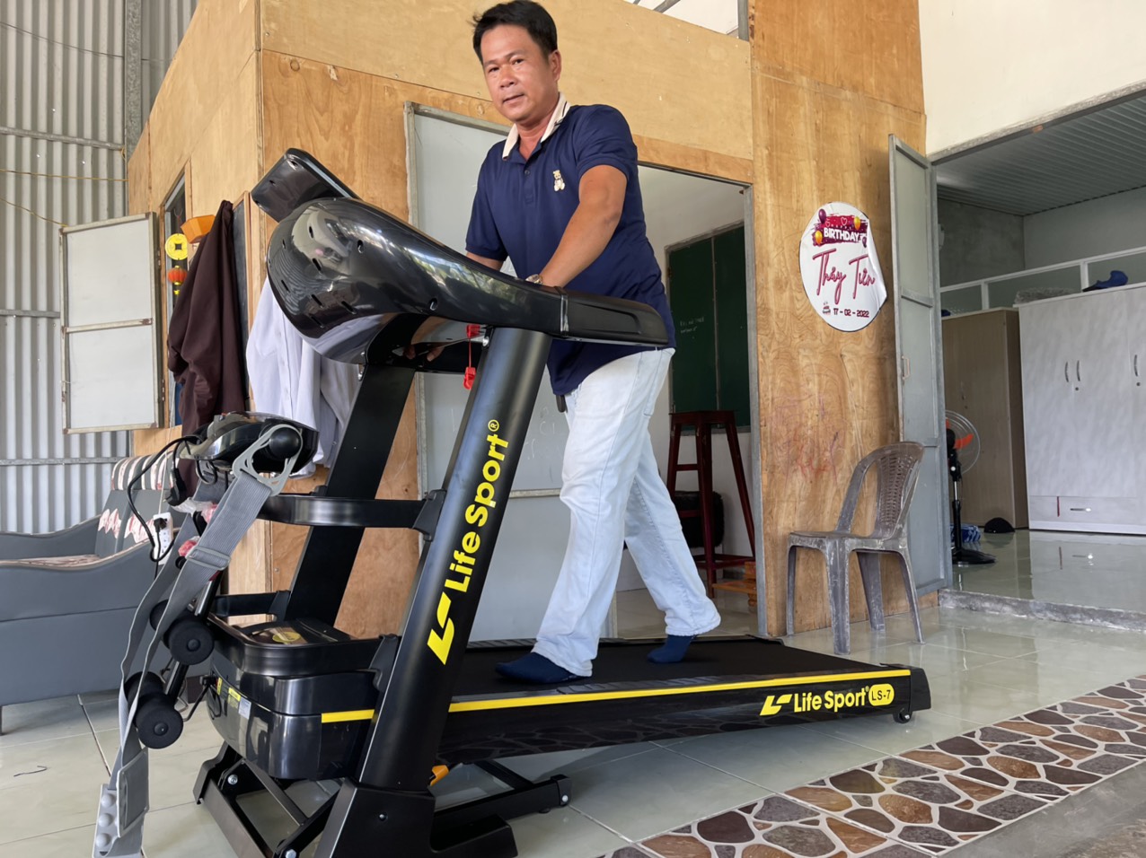 Thế thao vui khỏe cùng với máy chạy bộ Lifesport LS-7