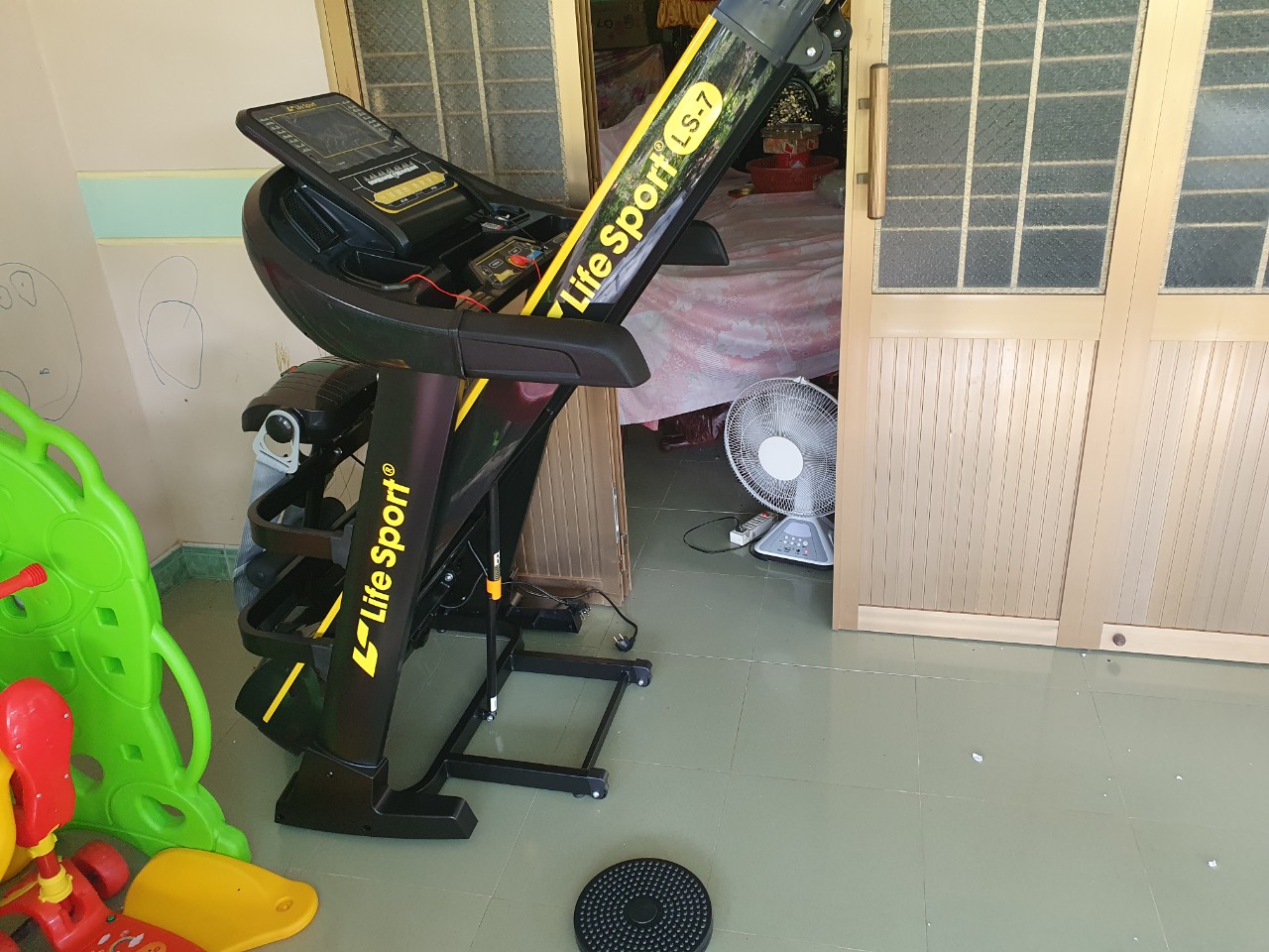 Thế thao vui khỏe cùng với máy chạy bộ Lifesport LS-7