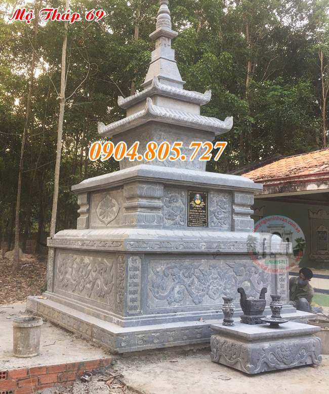 Mẫu mộ tháp đá để tro cốt tại Tiền Giang