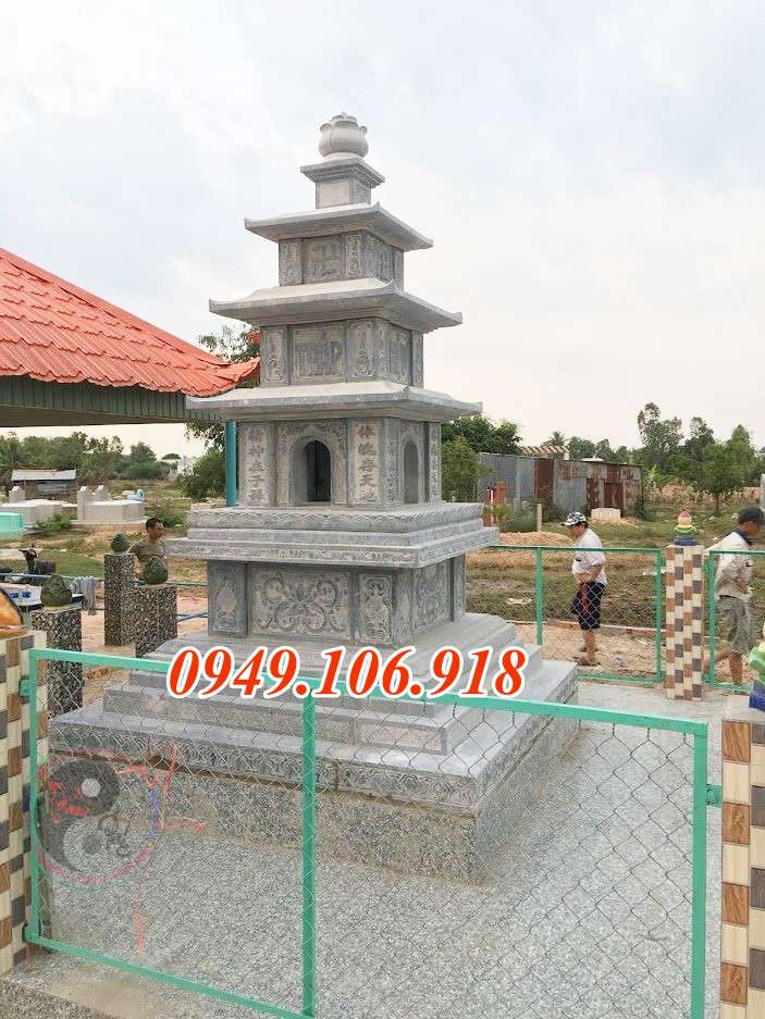 Xây mộ tháp đá tự nhiên để tro cốt.