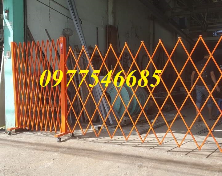 Hàng rào xếp sắt có bánh xe,rào chắn xếp gọn di động