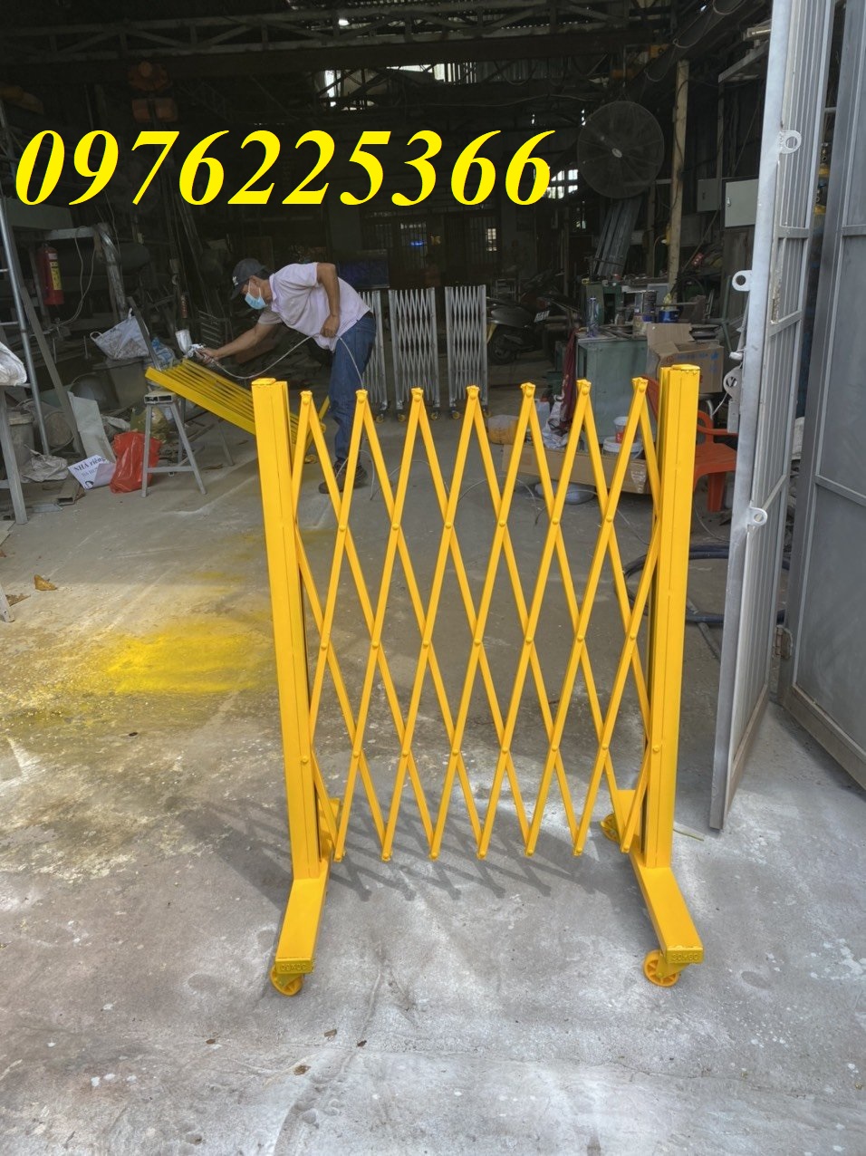 Hàng rào xếp sắt có bánh xe,rào chắn xếp gọn di động