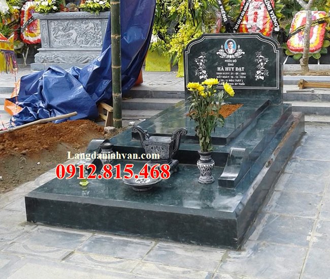 Mộ đá xanh rêu đẹp - Địa chỉ bán mộ, chụp mộ đá xanh rêu