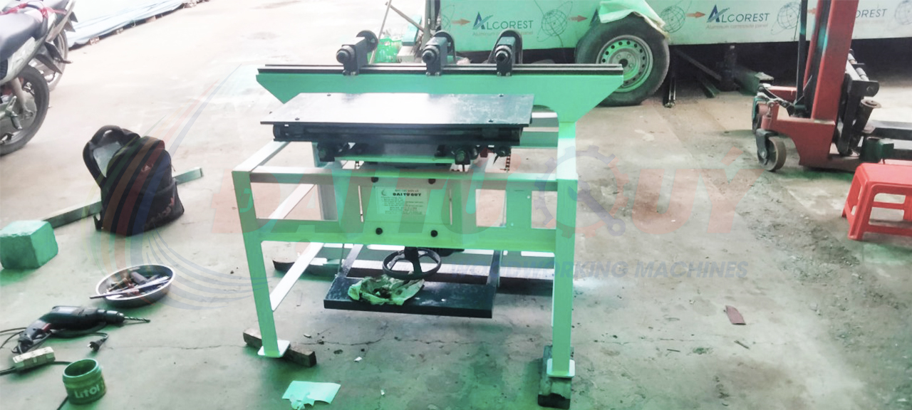 Máy khoan ngang 4 đầu đã qua sử dụng giá tốt tại quận Bình Tân