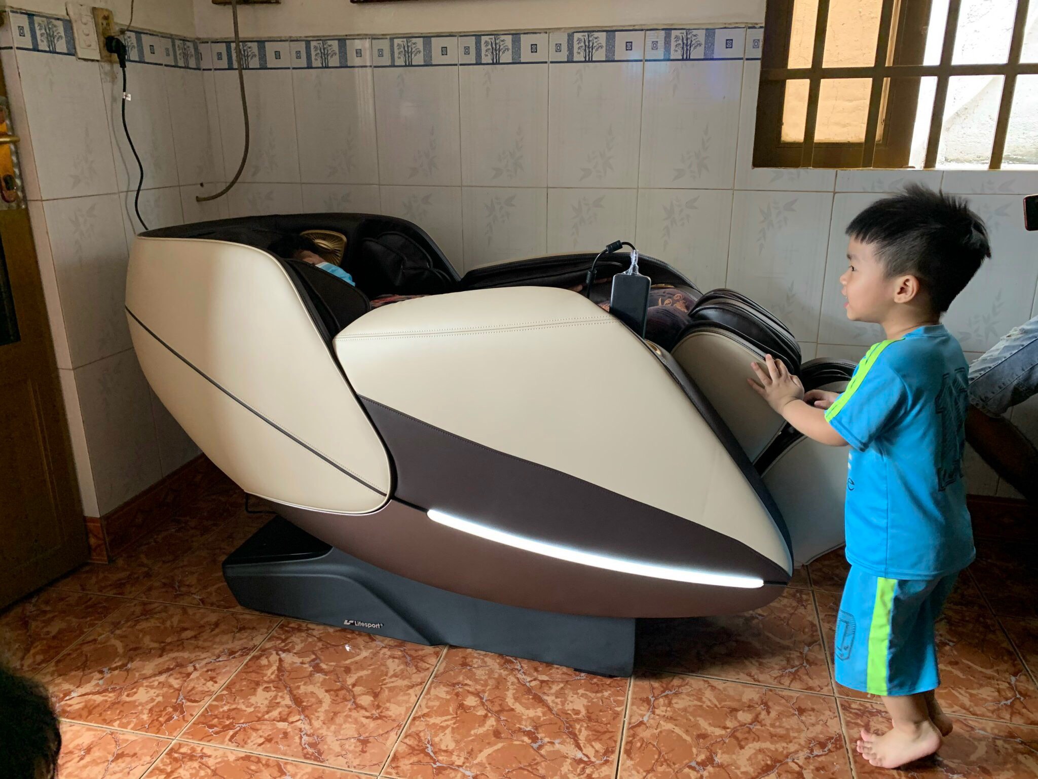 Giảm ngay 23% khi mua Ghế Massage Lifesport LS-350Plus