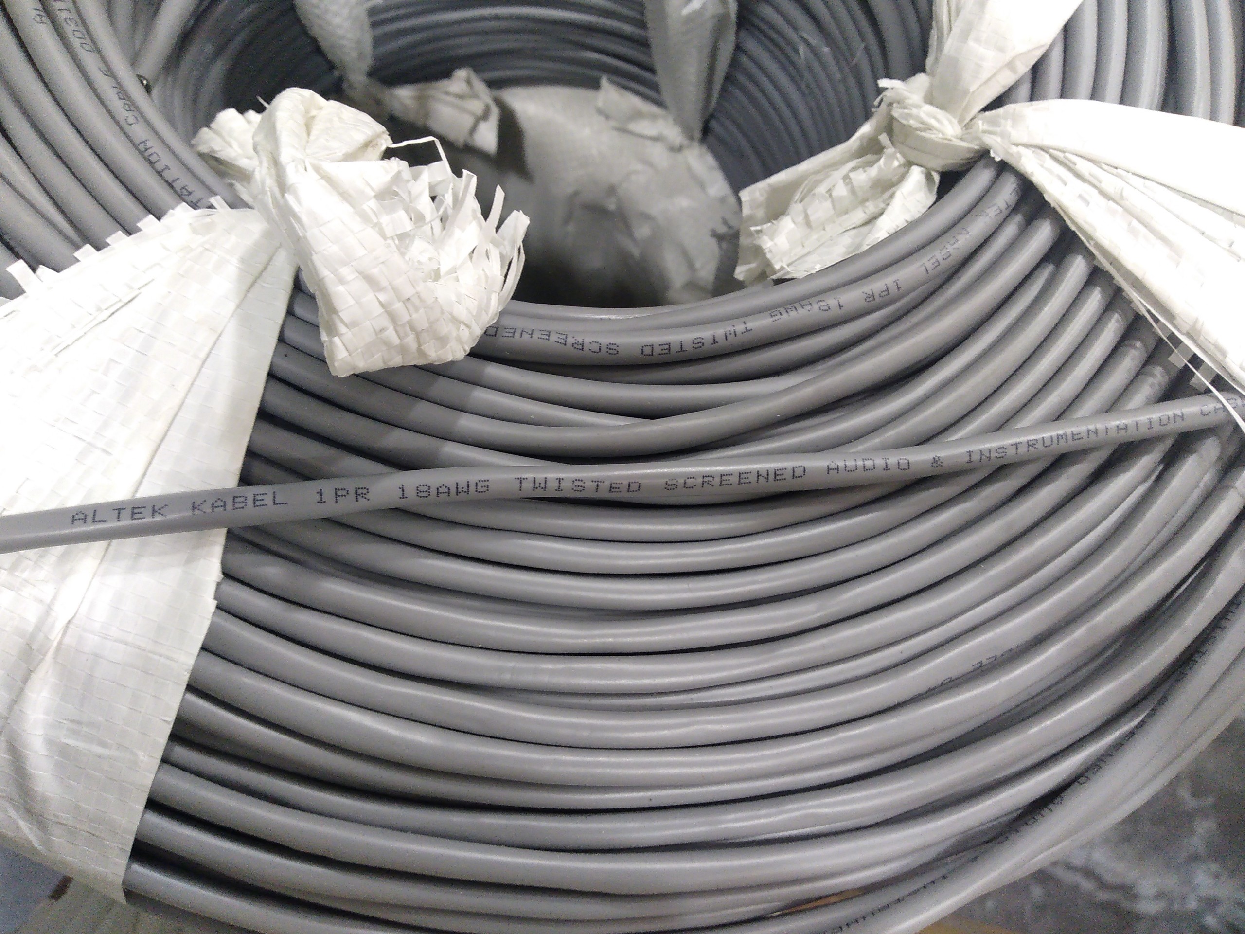 Cáp tín hiệu 1 pair 18awg vặn xoắn chống nhiễu