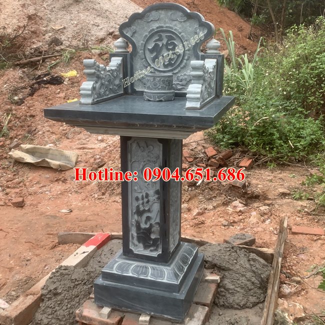Lắp đặt bán thờ thiên ngoài trời đá xanh rêu đẹp tại Quảng Ninh