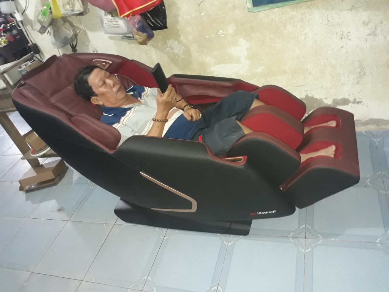 Chăm sóc sức khỏe cùng với Ghế Massage Lifesport LS-900