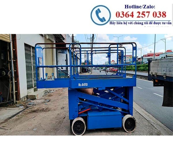 Xe nâng người tải trọng 250kg, nâng cao 6.61m hiệu Smac Nhật Bản