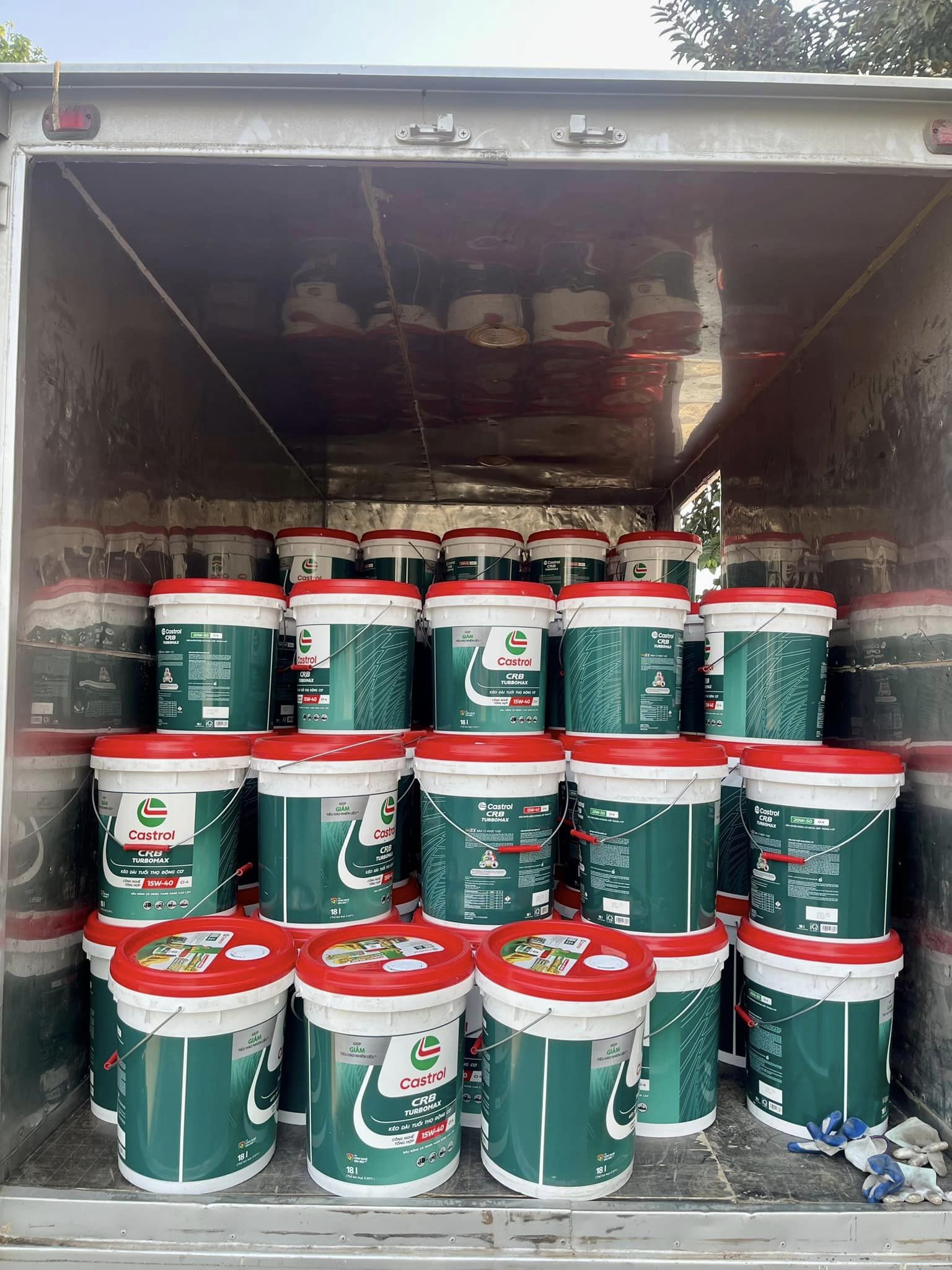 Mua bán Nhớt 10, Dầu thủy lực Castrol cho xe nâng,xe cơ giới tại TPHCM