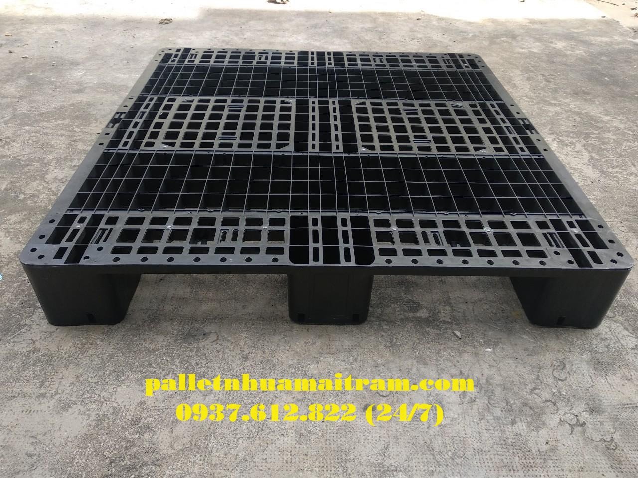 Nhà cung cấp pallet nhựa màu đen hàng đầu thị trường