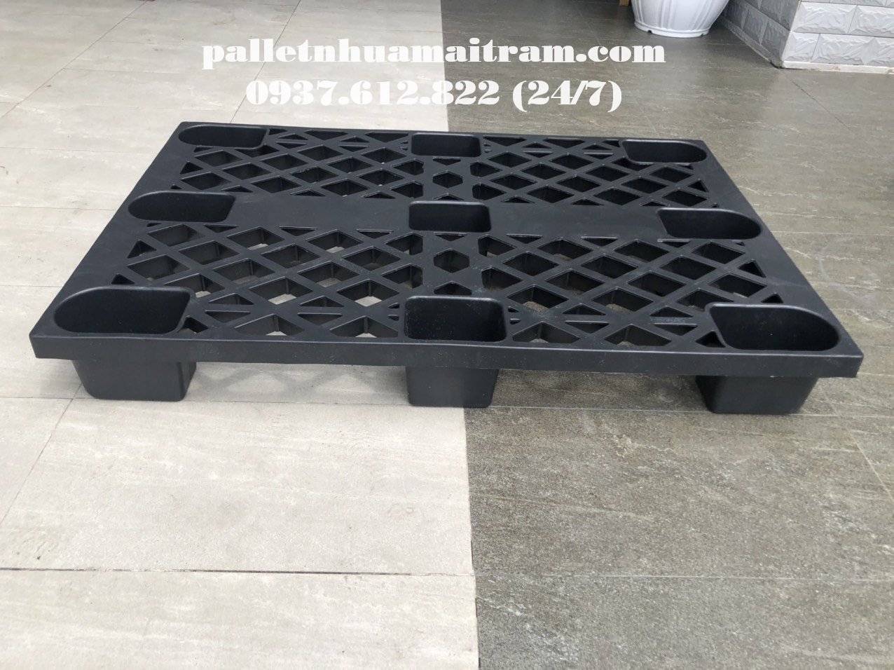 Nhà cung cấp pallet nhựa màu đen hàng đầu thị trường