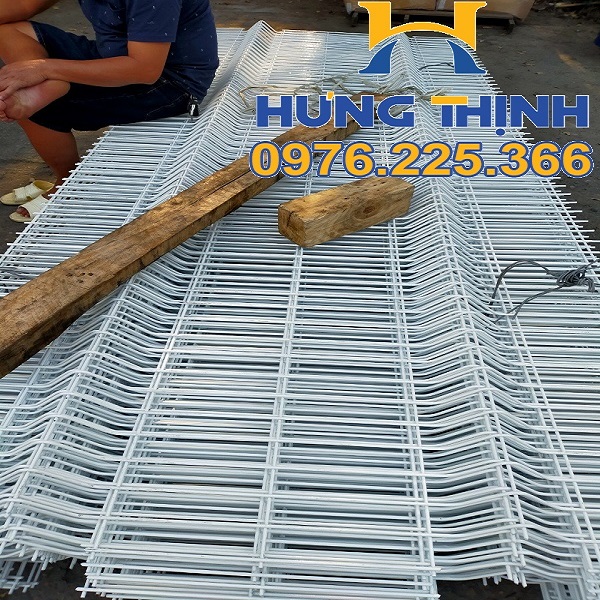 Hàng rào lưới thép chấn sóng mạ kẽm sơn tĩnh điện