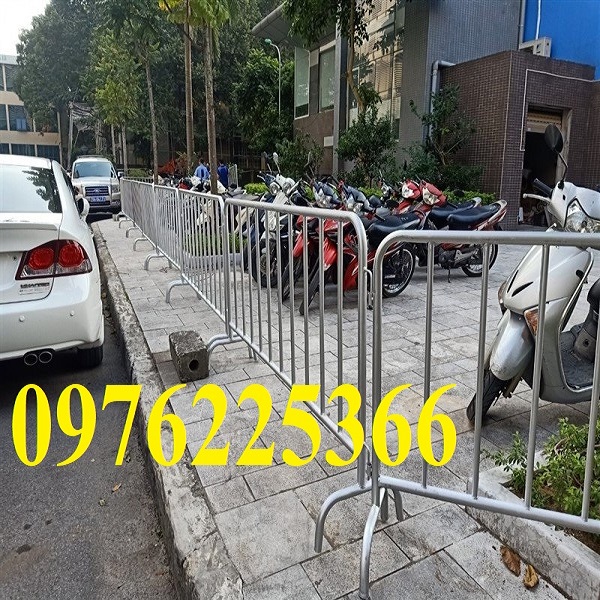 Giá hàng rào sắt di động, hàng rào chắn đường di động