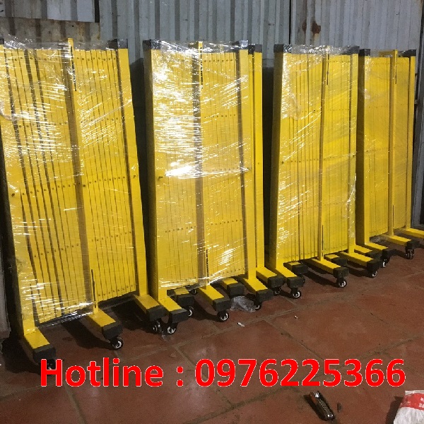 Hàng rào xếp sắt có bánh xe  Báo giá hàng rào di động