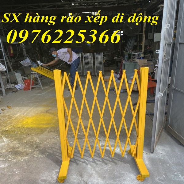 Hàng rào xếp sắt có bánh xe  Báo giá hàng rào di động