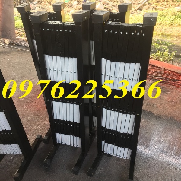 Hàng rào xếp sắt có bánh xe  Báo giá hàng rào di động