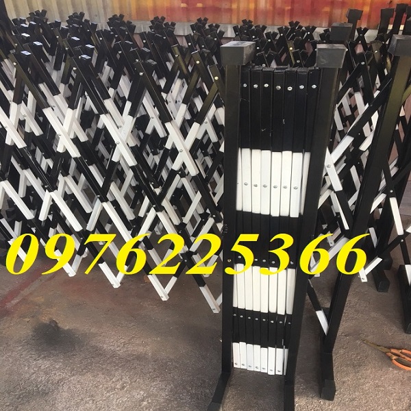Hàng rào xếp sắt có bánh xe  Báo giá hàng rào di động