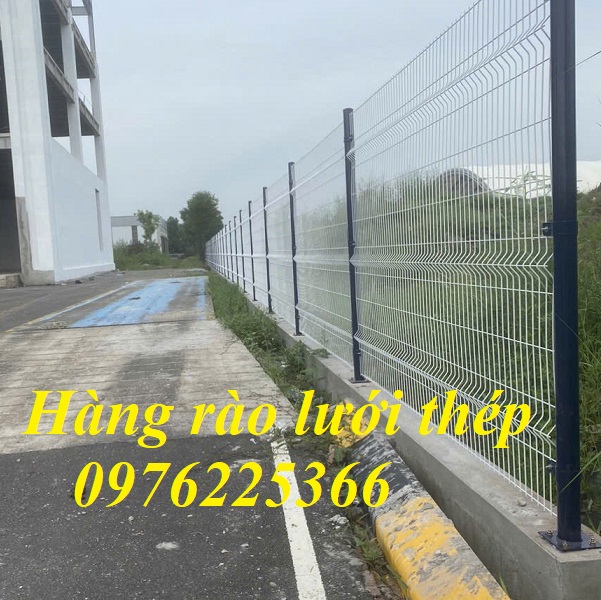 Hàng rào lưới thép bảo vệ khu công nghiệp