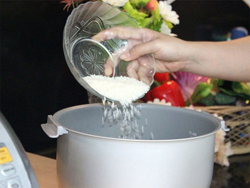 Bạn đã bảo quản lớp chống dính nồi cơm điện đúng cách?