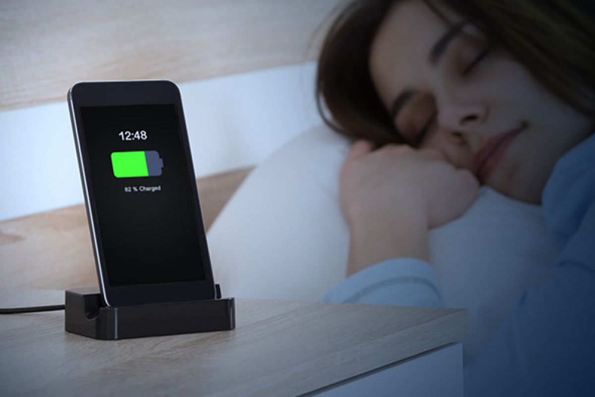Có nên sạc điện thoại iPhone qua đêm không và những lưu ý cho bạn