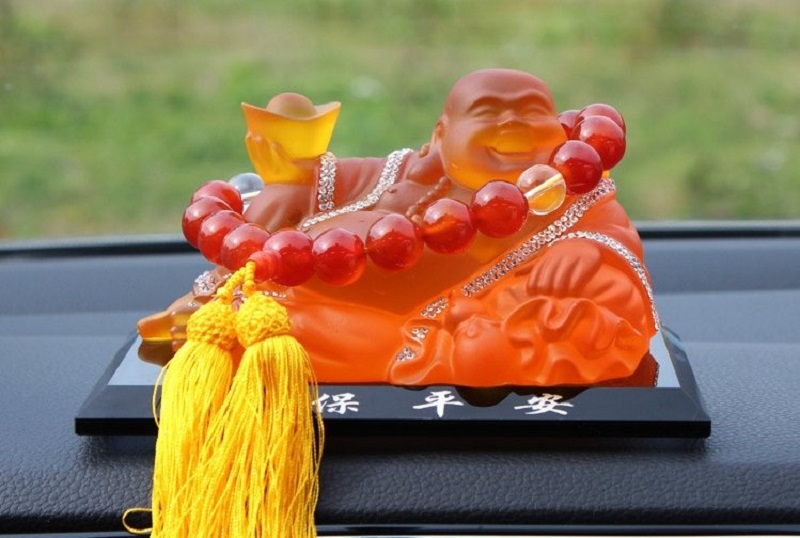 Giải đáp băn khoăn nên để gì trên xe ô tô để tốt cho chủ xe?