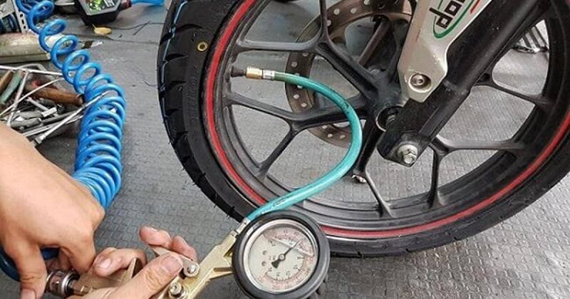 Cách nhận biết lốp xe máy non hơi – Phòng ngừa lốp xe non hơi
