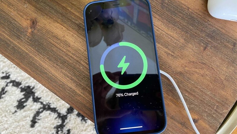 Hướng dẫn cách khắc phục lỗi rút sạc pin mà điện thoại vẫn báo sạc