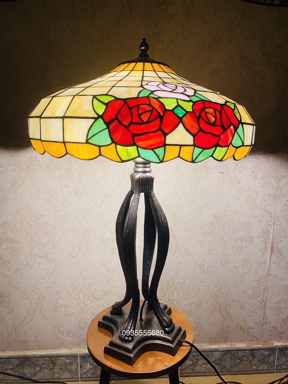 Giao lưu đèn bàn tiffany hoa hồng đỏ hàng pháp