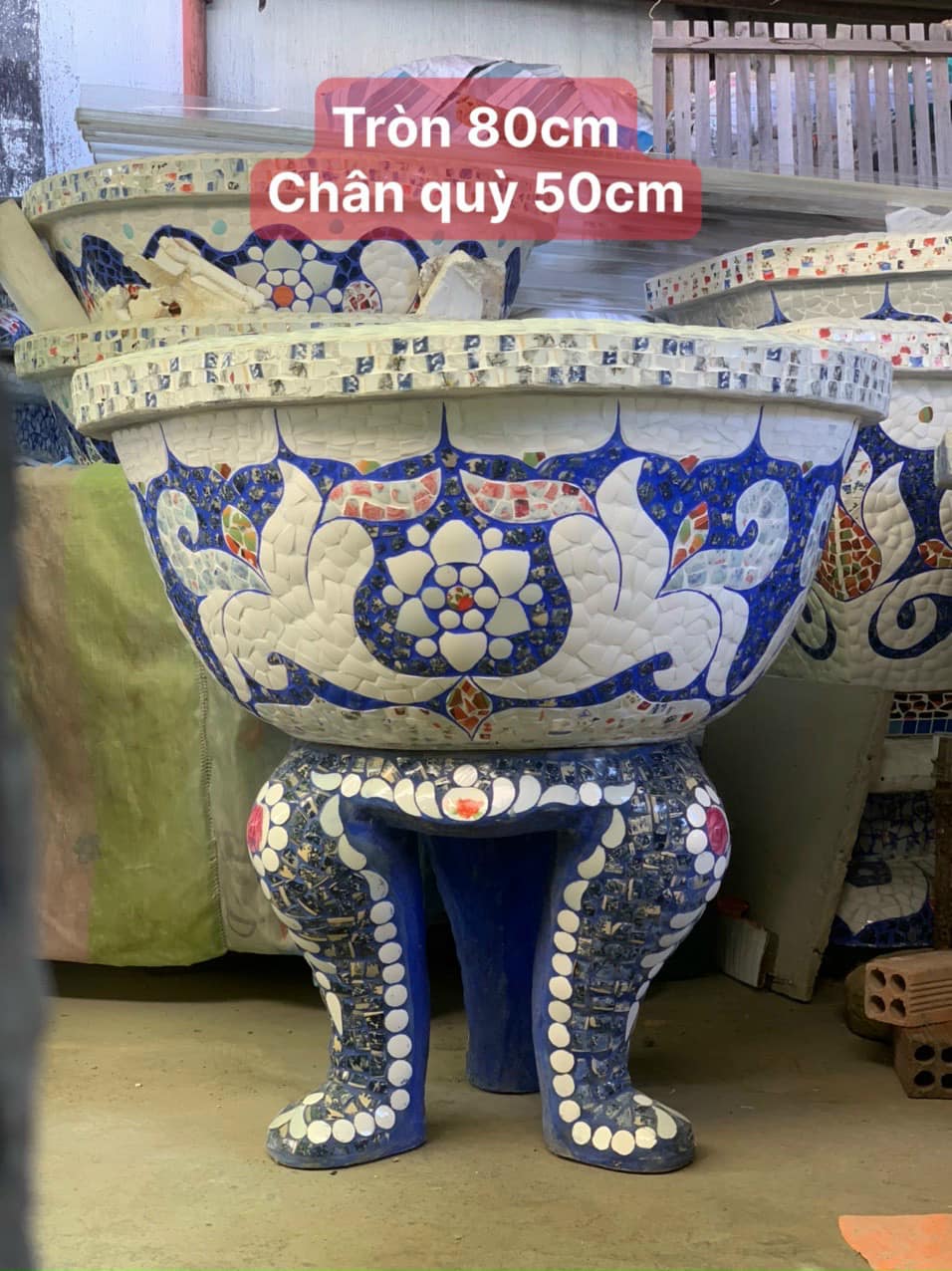 Nghệ nhân dán miễng sành sứ - ốp sành - chuyên chậu hoa - bể cá cảnh 