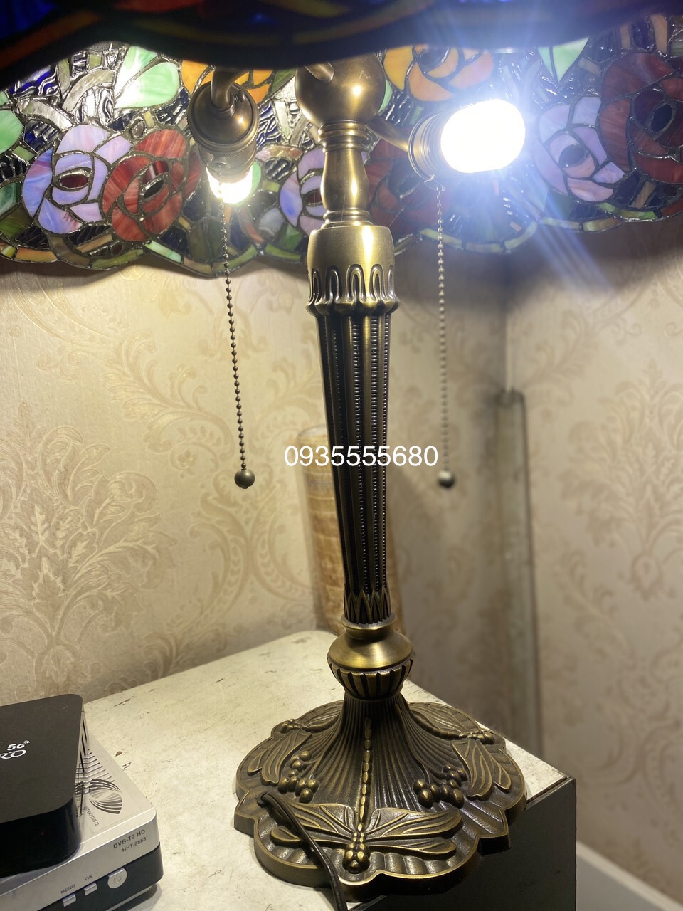 Giao lưu em đèn bàn tiffany họa tiết hoa hồng độc lạ