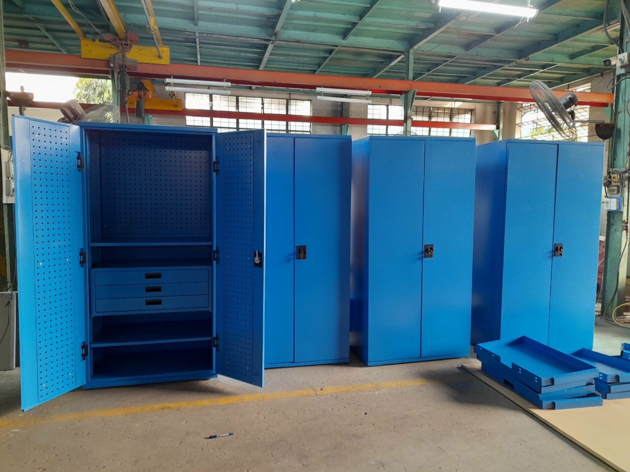 TỦ CHỨA DỤNG CỤ, VẬT TƯ, ĐỒ NGHỀ ngang 900mm, cao 1m8