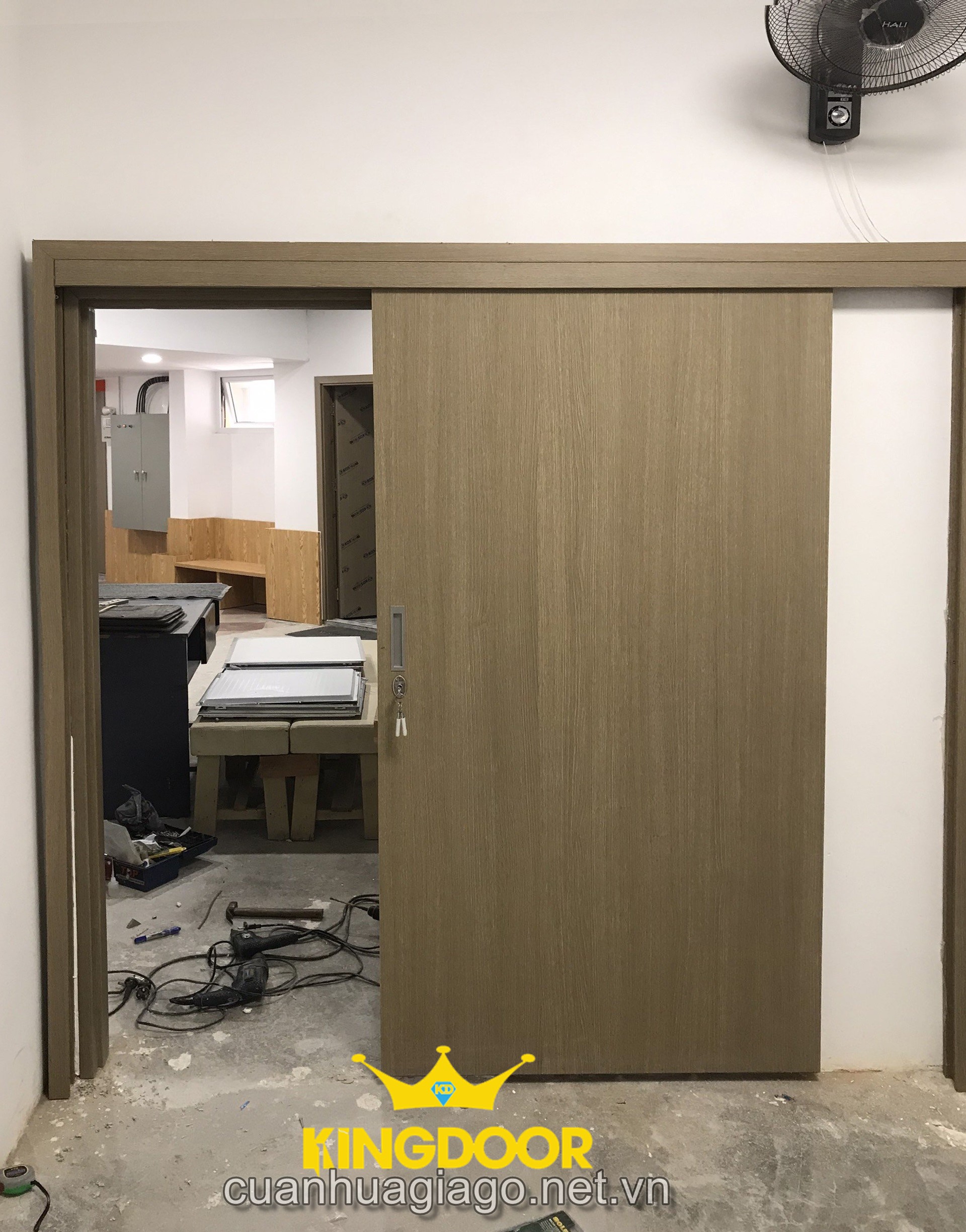  Giá cửa lùa gỗ công nghiệp Kingdoor, giá rẻ