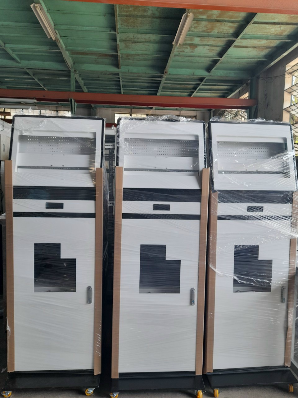 Kiosk tra cứu thông tin thép sơn tĩnh điện-mdk
