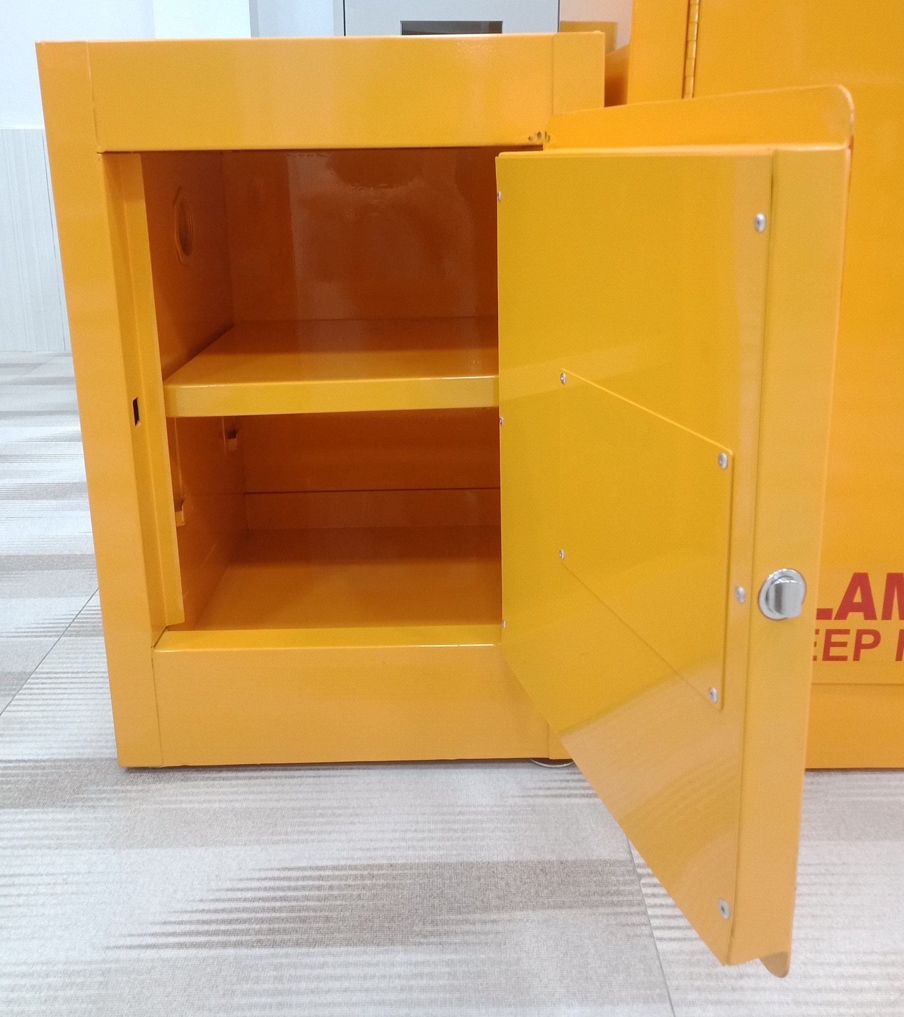 Tủ chứa hóa chất chống cháy màu vàng Model: LV-FM15