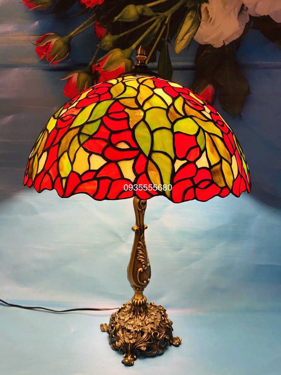 Giao lưu v&agravei em đ&egraven b&agraven tiffany hoa đỏ đầu th&aacuteng