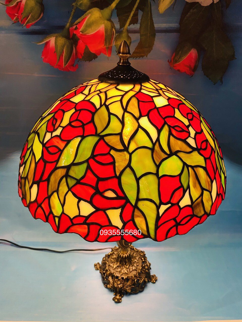 Giao lưu v&agravei em đ&egraven b&agraven tiffany hoa đỏ đầu th&aacuteng