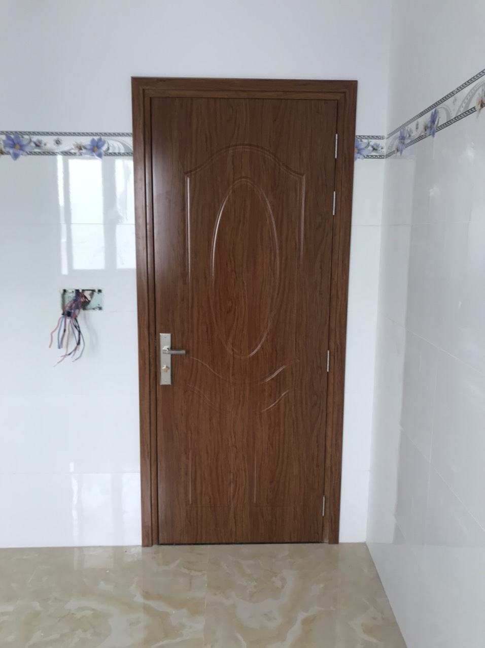 Cửa giả gỗ phòng ngủ đa dạng kiểu dáng vân gỗ