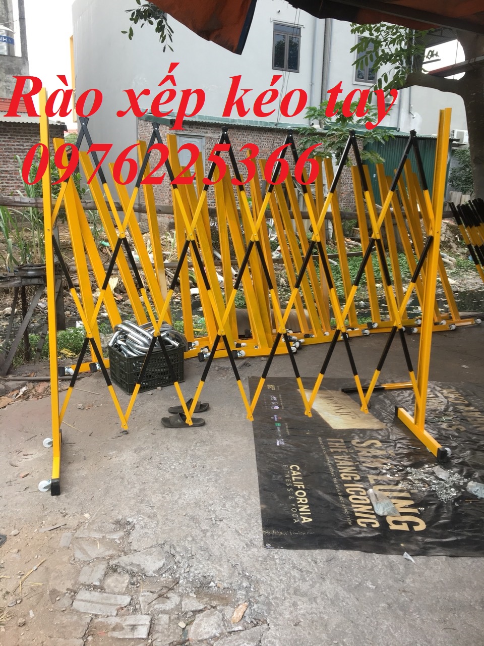 Hàng rào xếp gọn di động kéo tay giá rẻ 