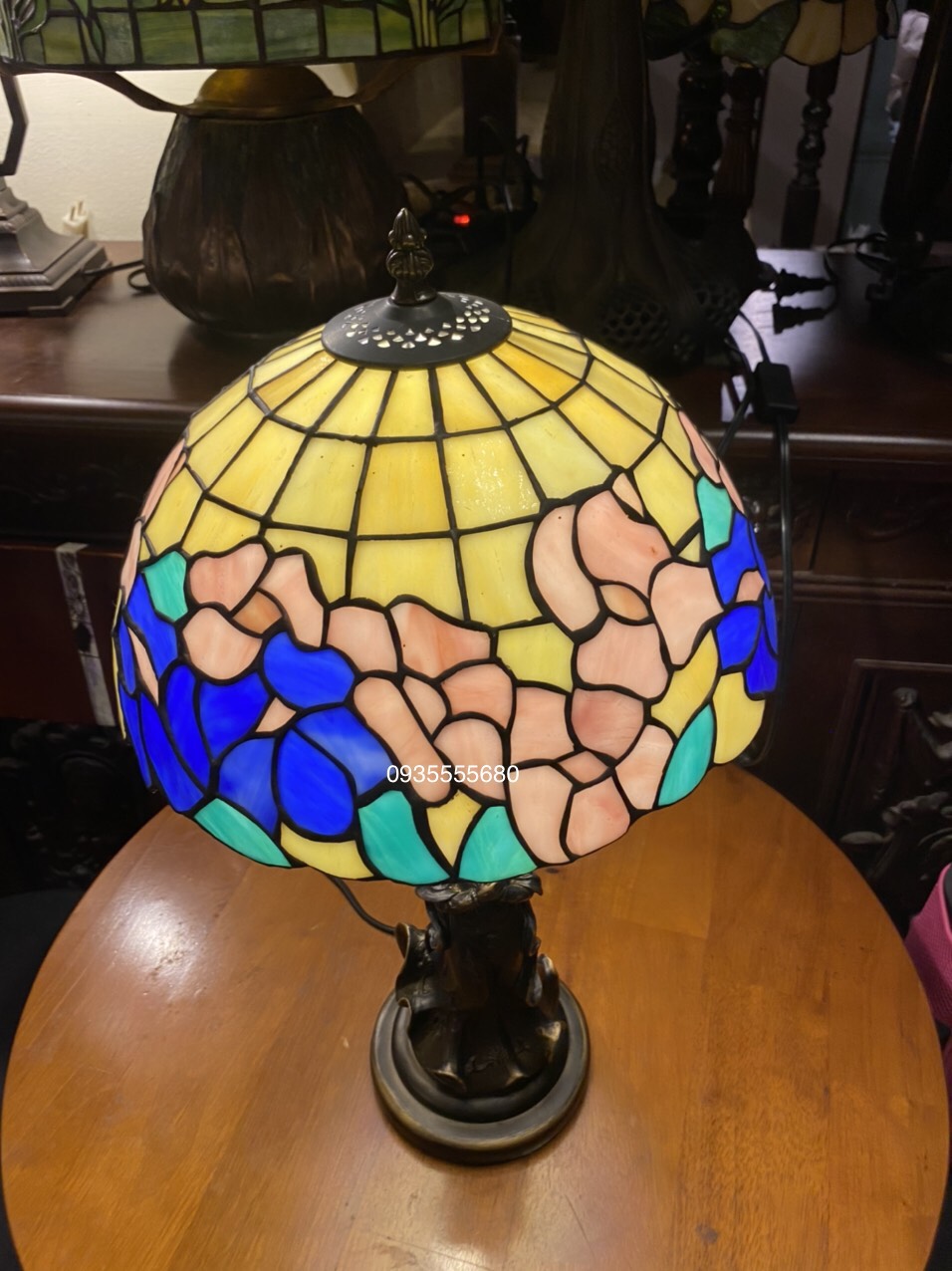 Giao lưu em đèn bàn tiffany tượng đồng nhỏ xinh