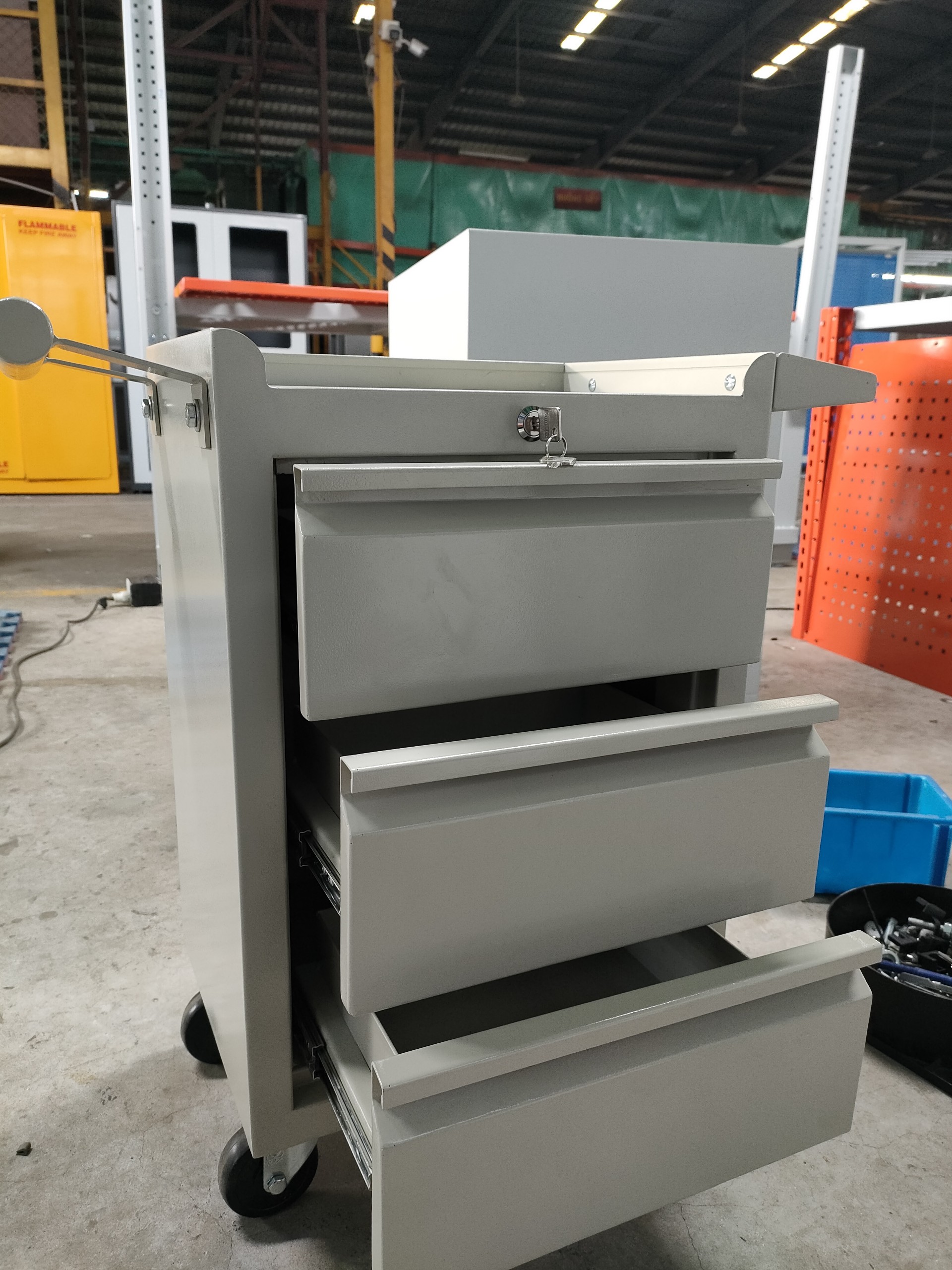 Tủ đồ nghề 3 ngăn thép sơn tĩnh điện-MDK